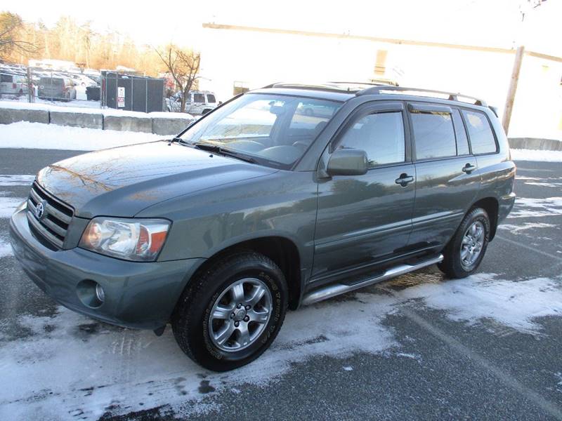 2004 Toyota Highlander for sale at Route 16 Auto Brokers in Woburn MA