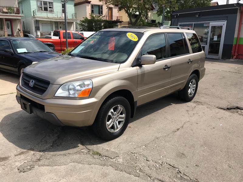 2005 Honda Pilot for sale at DIAMOND AUTO SALES LLC in Milwaukee WI