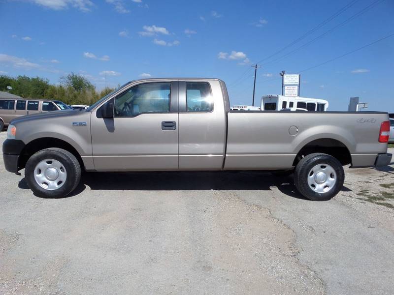 2006 Ford F-150 for sale at AUTO FLEET REMARKETING, INC. in Van Alstyne TX