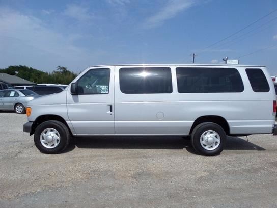 2007 Ford E-Series Wagon for sale at AUTO FLEET REMARKETING, INC. in Van Alstyne TX