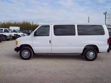 2004 Ford E-Series Wagon for sale at AUTO FLEET REMARKETING, INC. in Van Alstyne TX