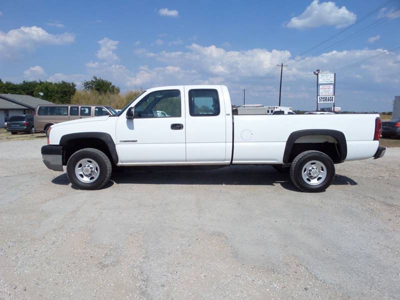 2004 Chevrolet Silverado 2500HD for sale at AUTO FLEET REMARKETING, INC. in Van Alstyne TX