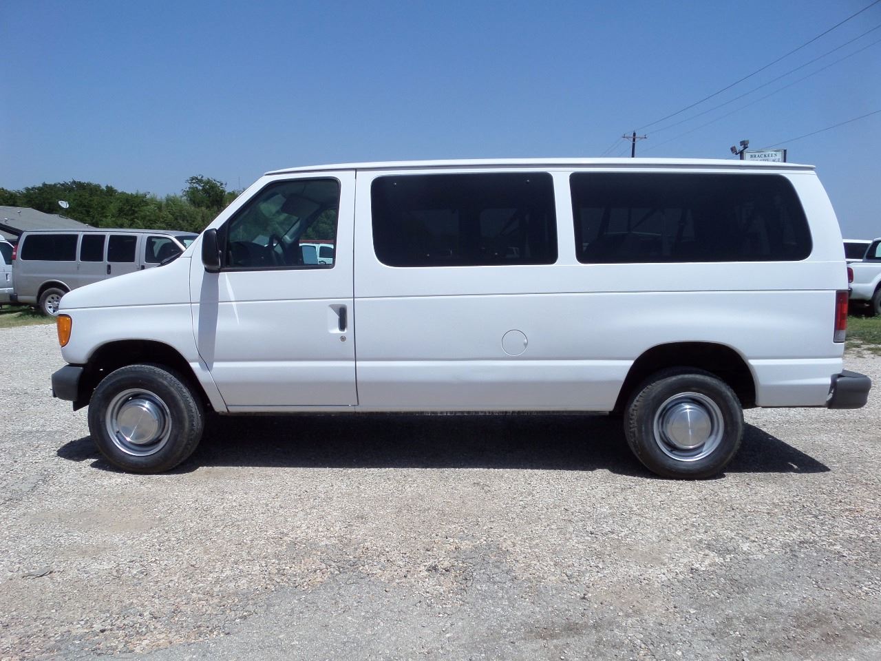 2004 Ford E-Series Wagon for sale at AUTO FLEET REMARKETING, INC. in Van Alstyne TX