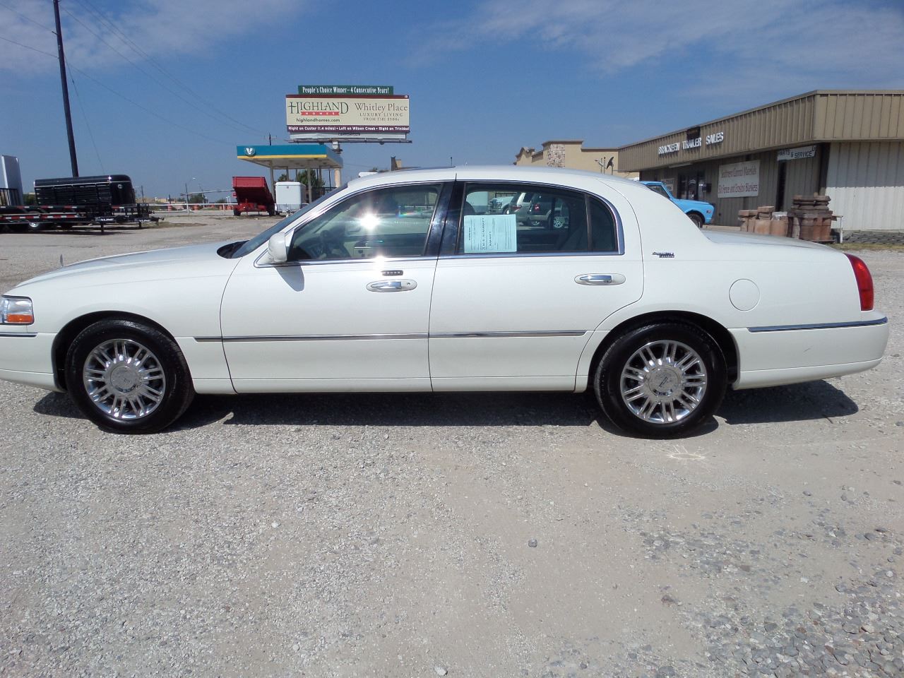 2006 Lincoln Town Car for sale at AUTO FLEET REMARKETING, INC. in Van Alstyne TX