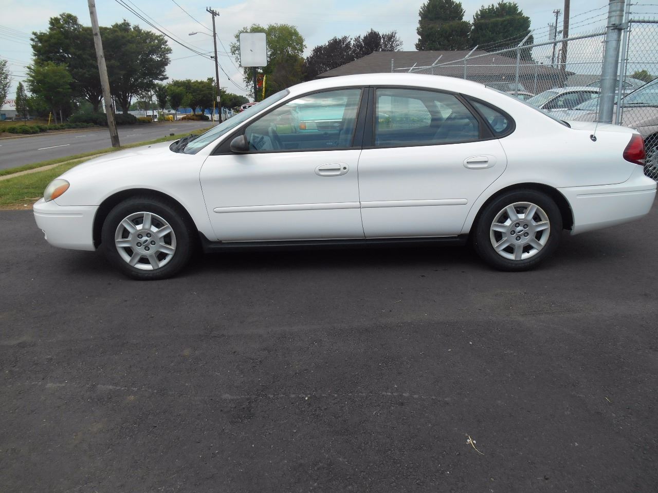 2004 Ford Taurus for sale at Mike's Auto Sales of Charlotte in Charlotte NC