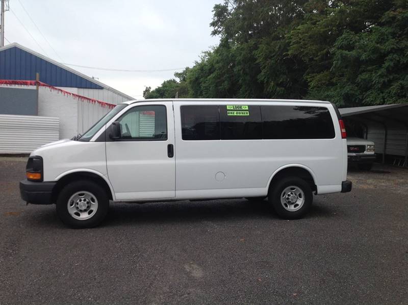 2008 Chevrolet Express Passenger for sale at GIB'S AUTO SALES in Tahlequah OK