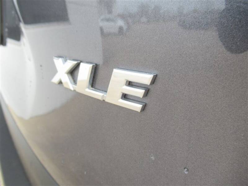 2019 Toyota RAV4 XLE (image 30)
