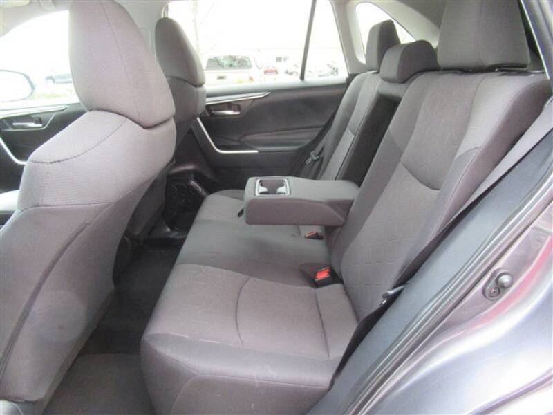 2019 Toyota RAV4 XLE (image 2)
