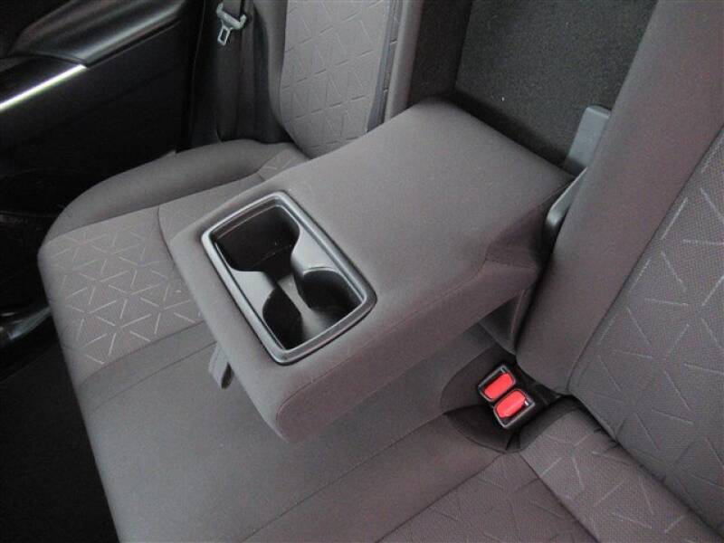 2019 Toyota RAV4 XLE (image 3)