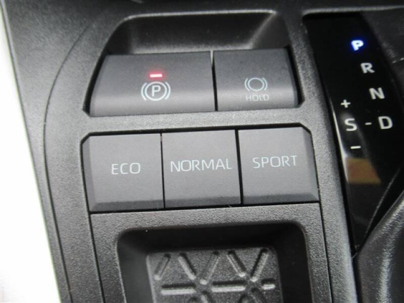 2019 Toyota RAV4 XLE (image 16)