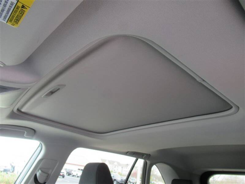 2019 Toyota RAV4 XLE (image 9)