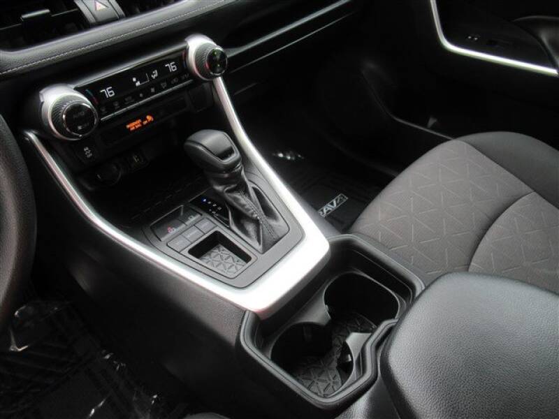2019 Toyota RAV4 XLE (image 19)