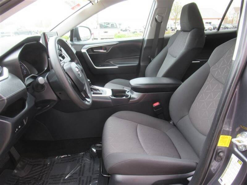 2019 Toyota RAV4 XLE (image 7)