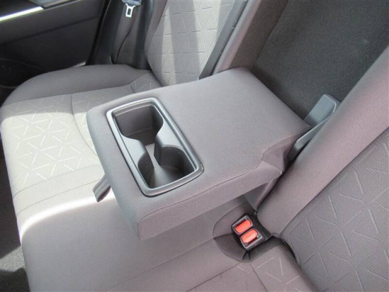 2019 Toyota RAV4 XLE (image 3)
