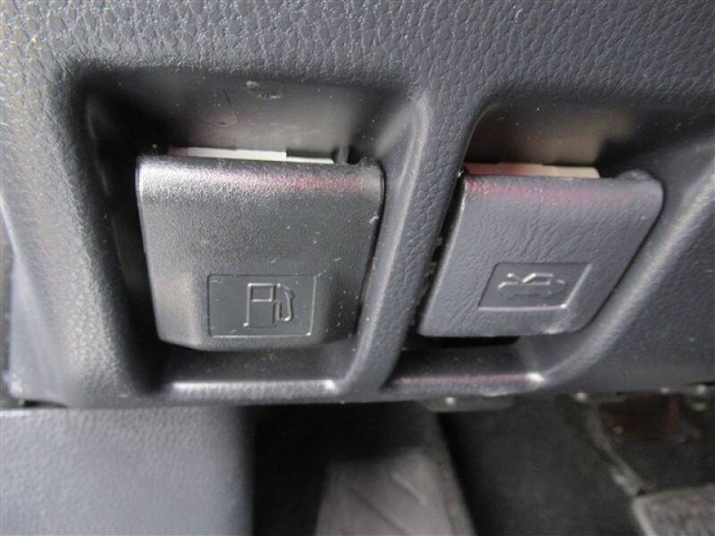 2019 Toyota RAV4 XLE (image 12)