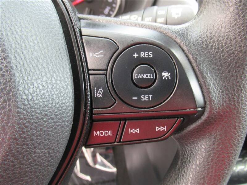 2019 Toyota RAV4 XLE (image 15)