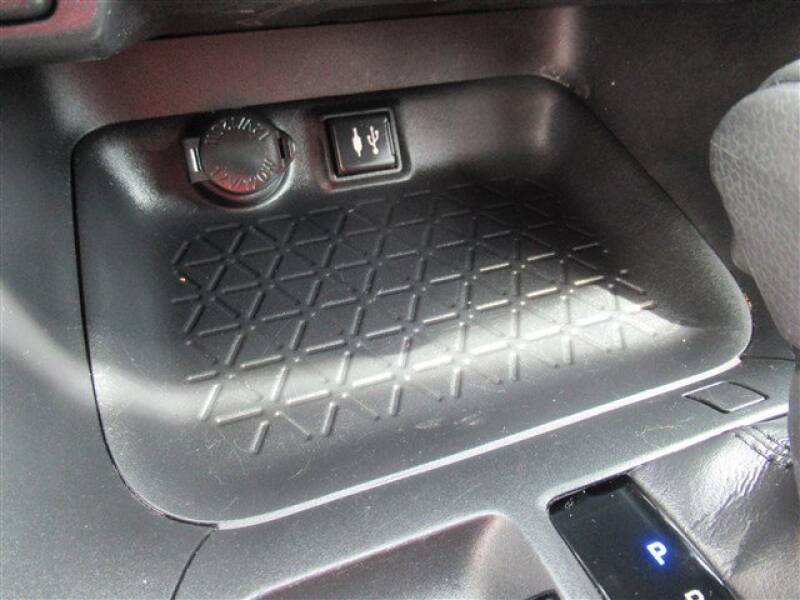 2019 Toyota RAV4 XLE (image 17)