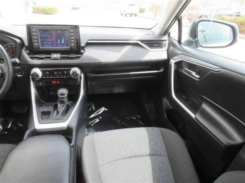 2019 Toyota RAV4 XLE (image 5)