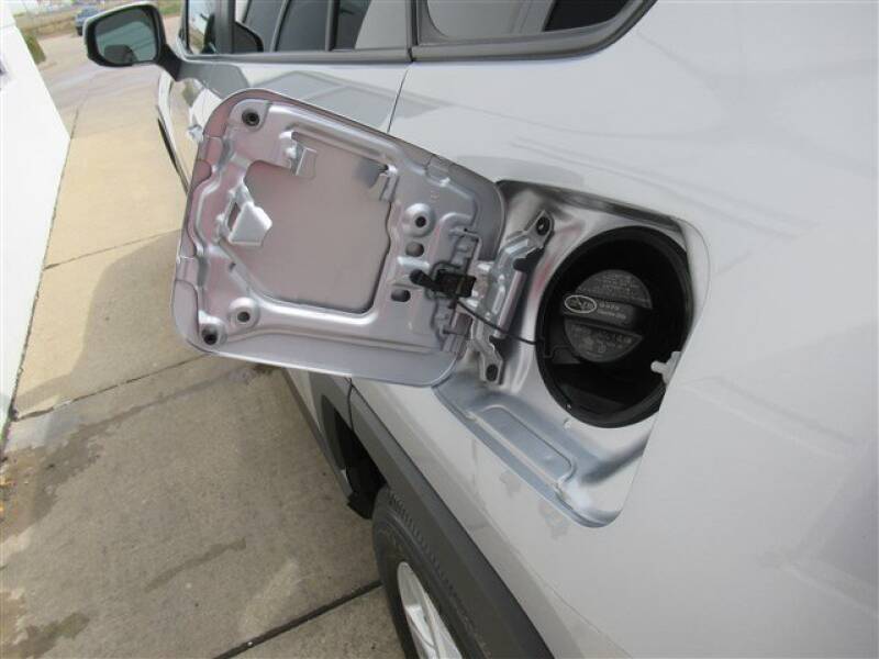 2019 Toyota RAV4 XLE (image 25)