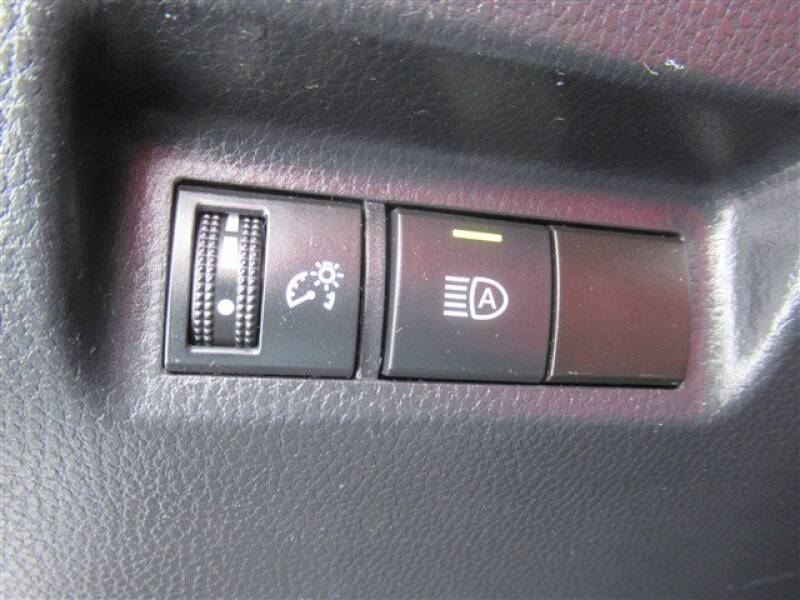 2019 Toyota RAV4 XLE (image 11)