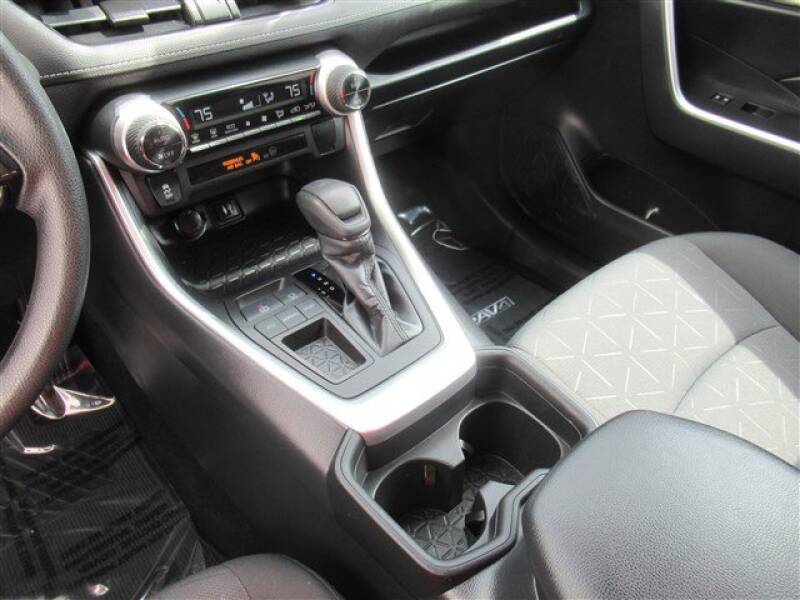 2019 Toyota RAV4 XLE (image 19)
