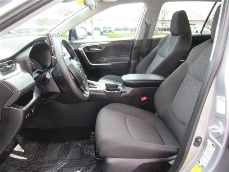 2019 Toyota RAV4 XLE (image 7)