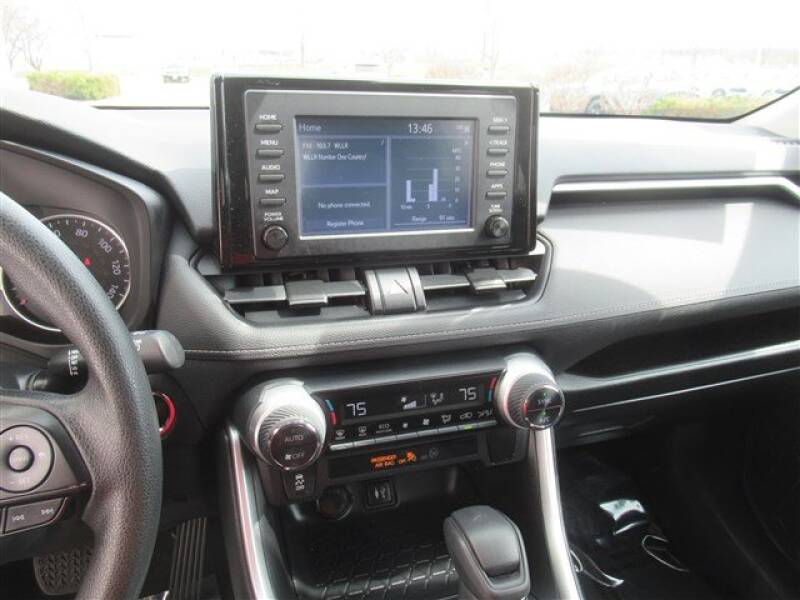 2019 Toyota RAV4 XLE (image 20)