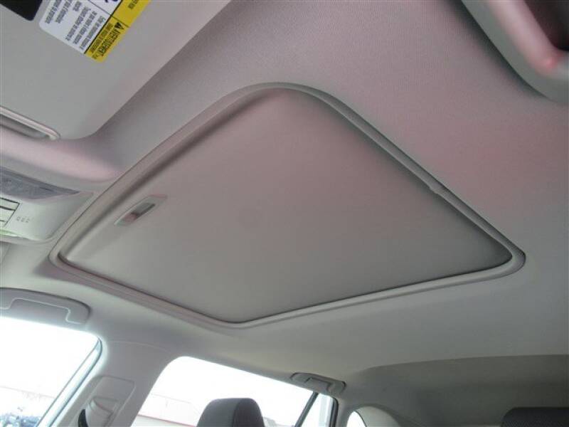 2019 Toyota RAV4 XLE (image 9)