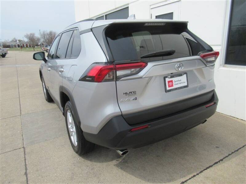2019 Toyota RAV4 XLE (image 37)
