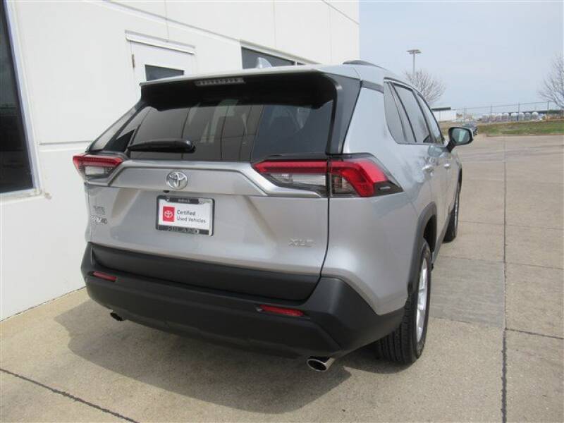 2019 Toyota RAV4 XLE (image 35)