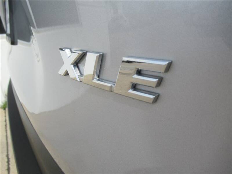 2019 Toyota RAV4 XLE (image 30)