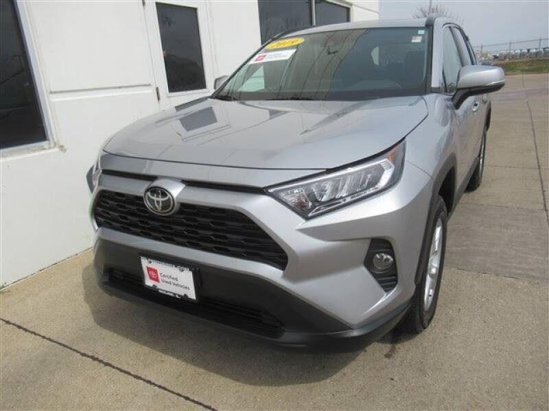 2019 Toyota RAV4 XLE (image 1)
