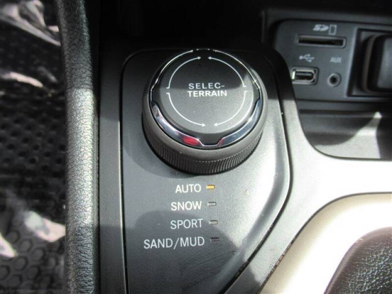 2017 Jeep Cherokee Latitude (image 19)