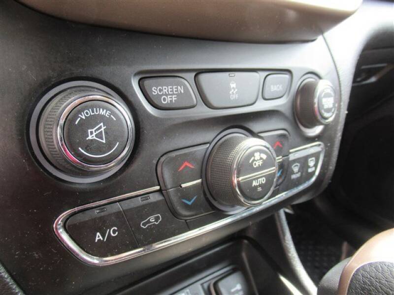 2017 Jeep Cherokee Latitude (image 20)