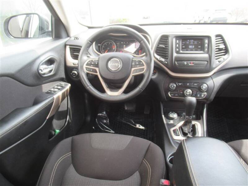2017 Jeep Cherokee Latitude (image 7)