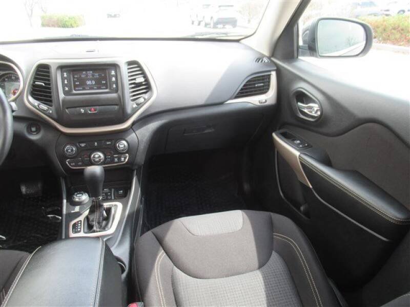 2017 Jeep Cherokee Latitude (image 6)