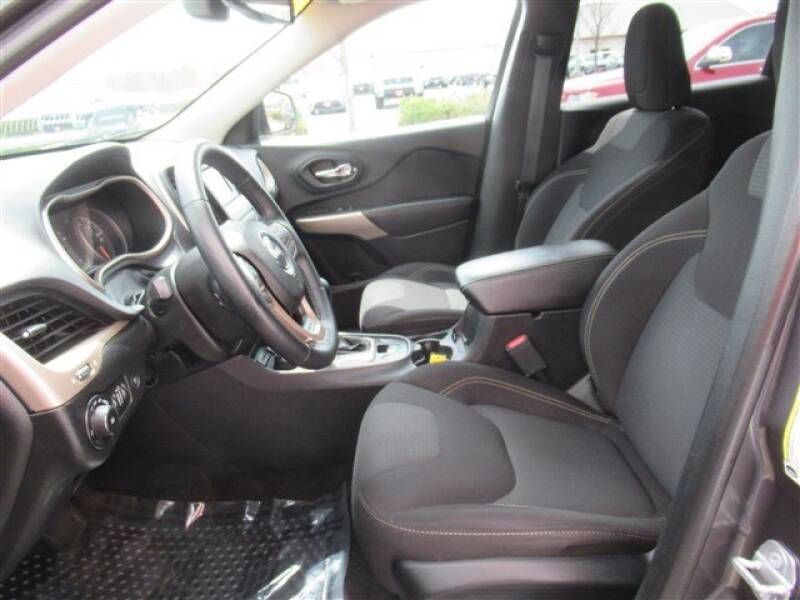 2017 Jeep Cherokee Latitude (image 8)