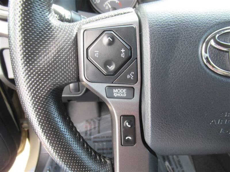 2016 Toyota Tacoma (image 15)