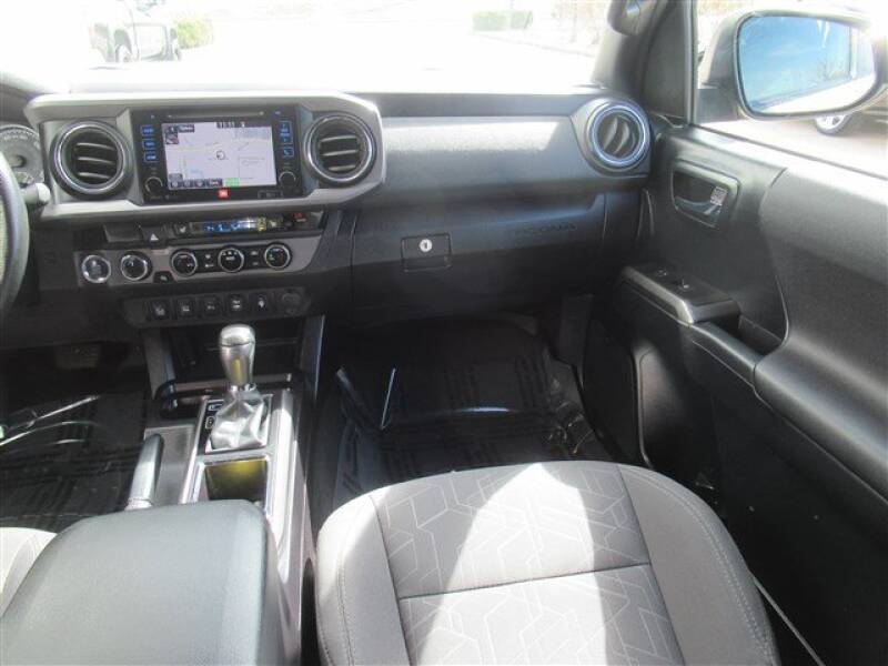 2016 Toyota Tacoma (image 5)