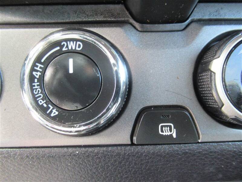 2016 Toyota Tacoma (image 18)