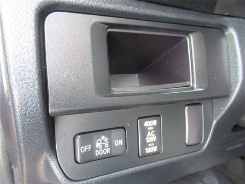 2016 Toyota Tacoma (image 12)