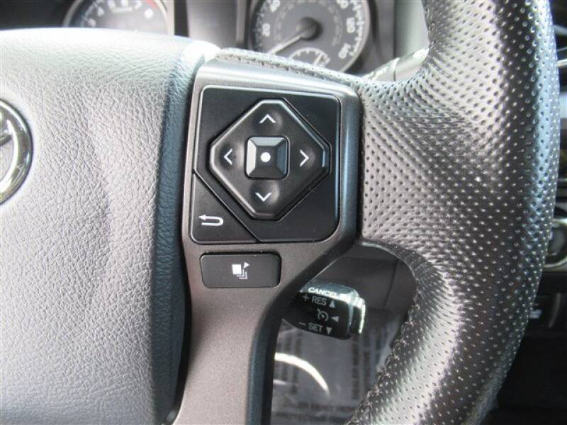 2016 Toyota Tacoma (image 16)