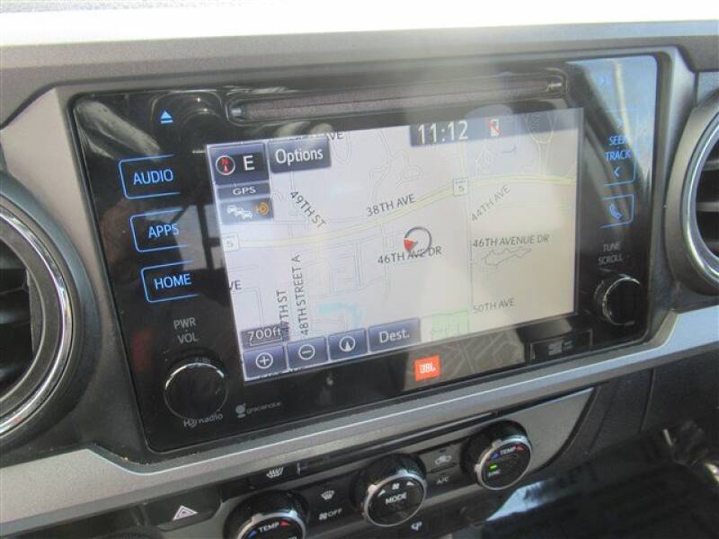 2016 Toyota Tacoma (image 21)