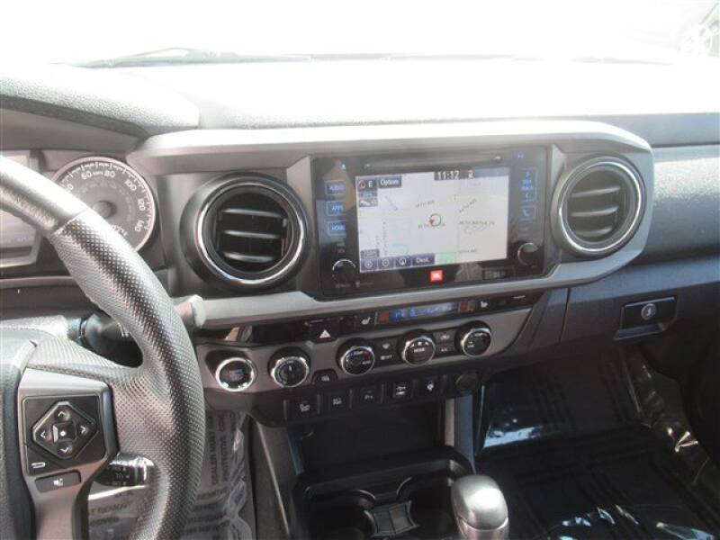 2016 Toyota Tacoma (image 20)