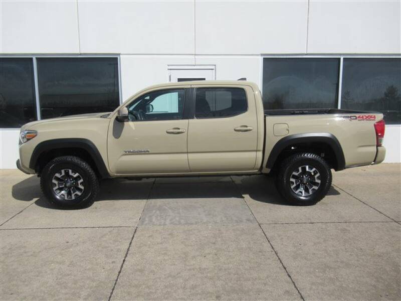 2016 Toyota Tacoma (image 39)