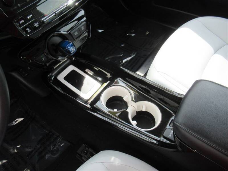 2017 Toyota Prius Four (image 20)