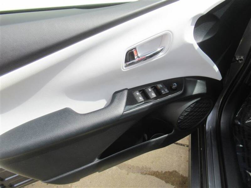 2017 Toyota Prius Four (image 9)