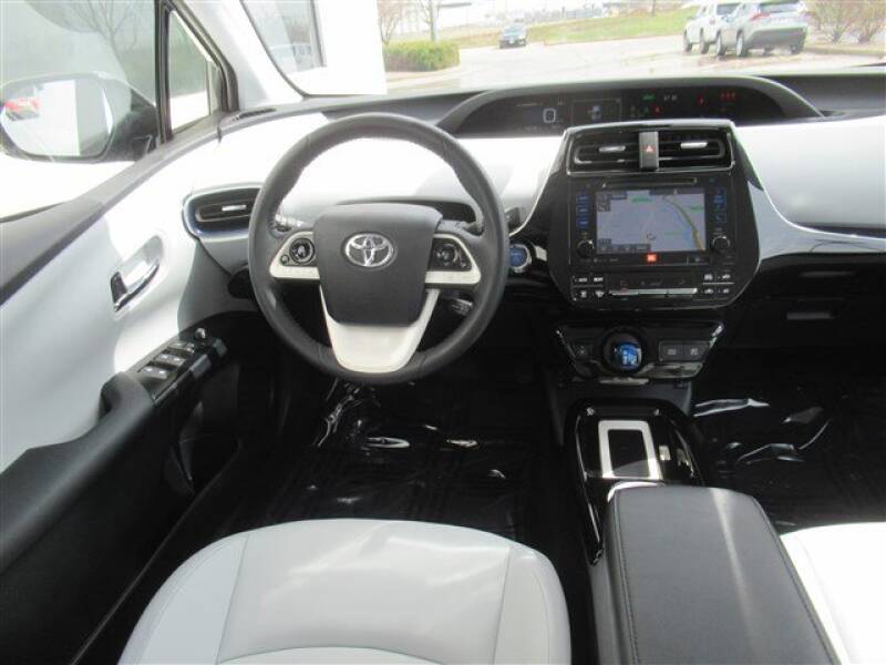 2017 Toyota Prius Four (image 6)