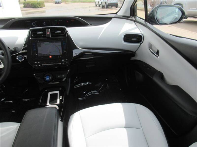 2017 Toyota Prius Four (image 5)