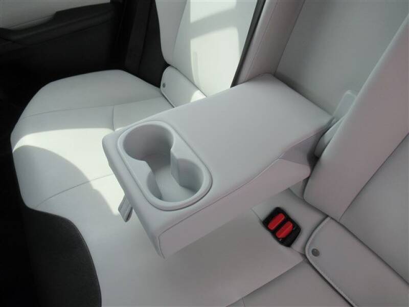 2017 Toyota Prius Four (image 3)